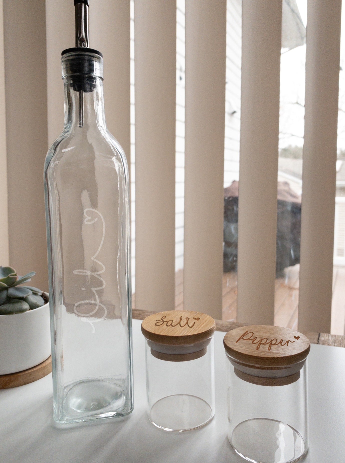 Customazible spice jars with wood lid