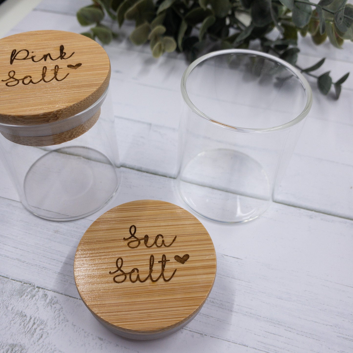 Customazible spice jars with wood lid