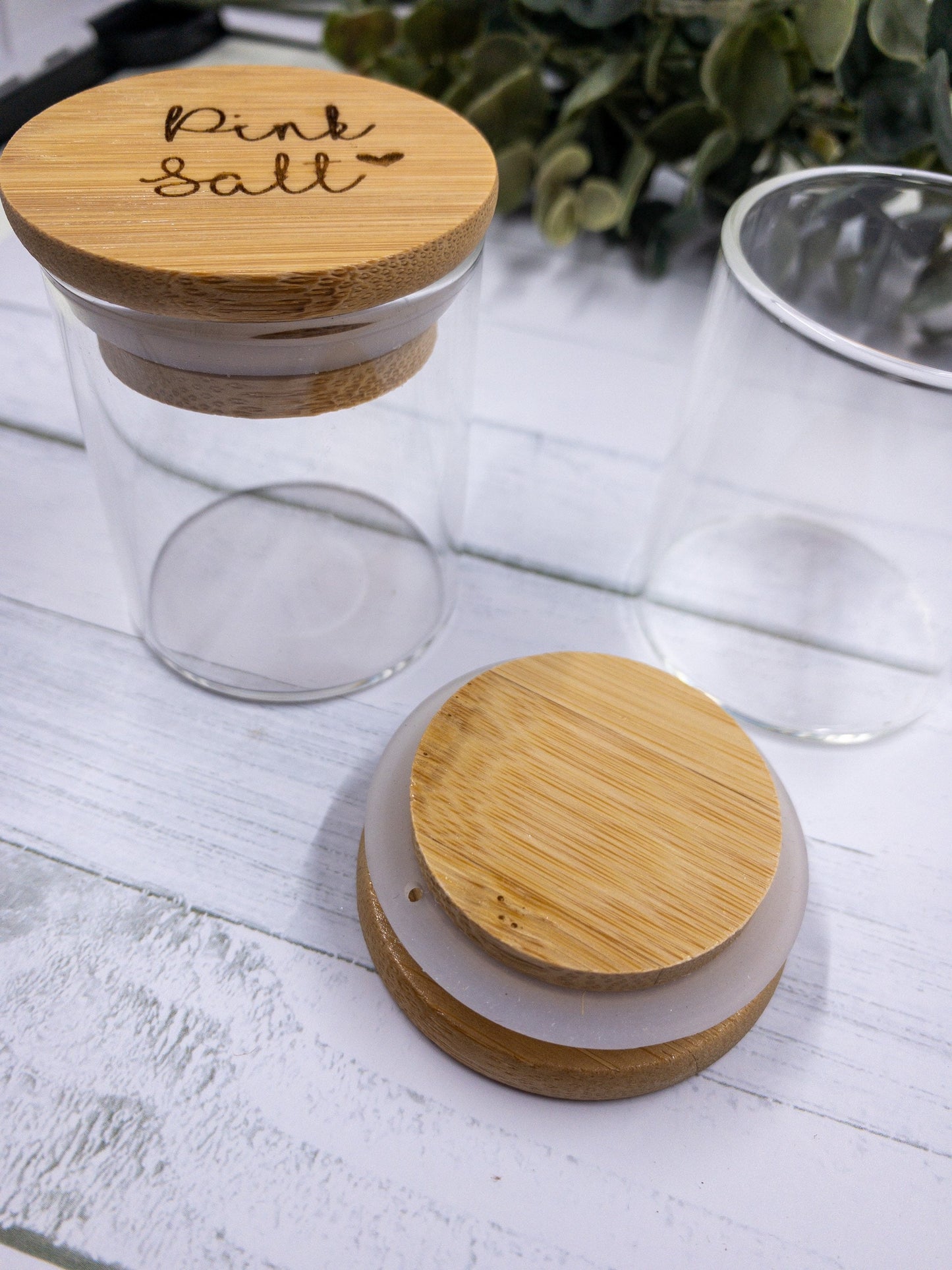 Customazible spice jars with wood lid
