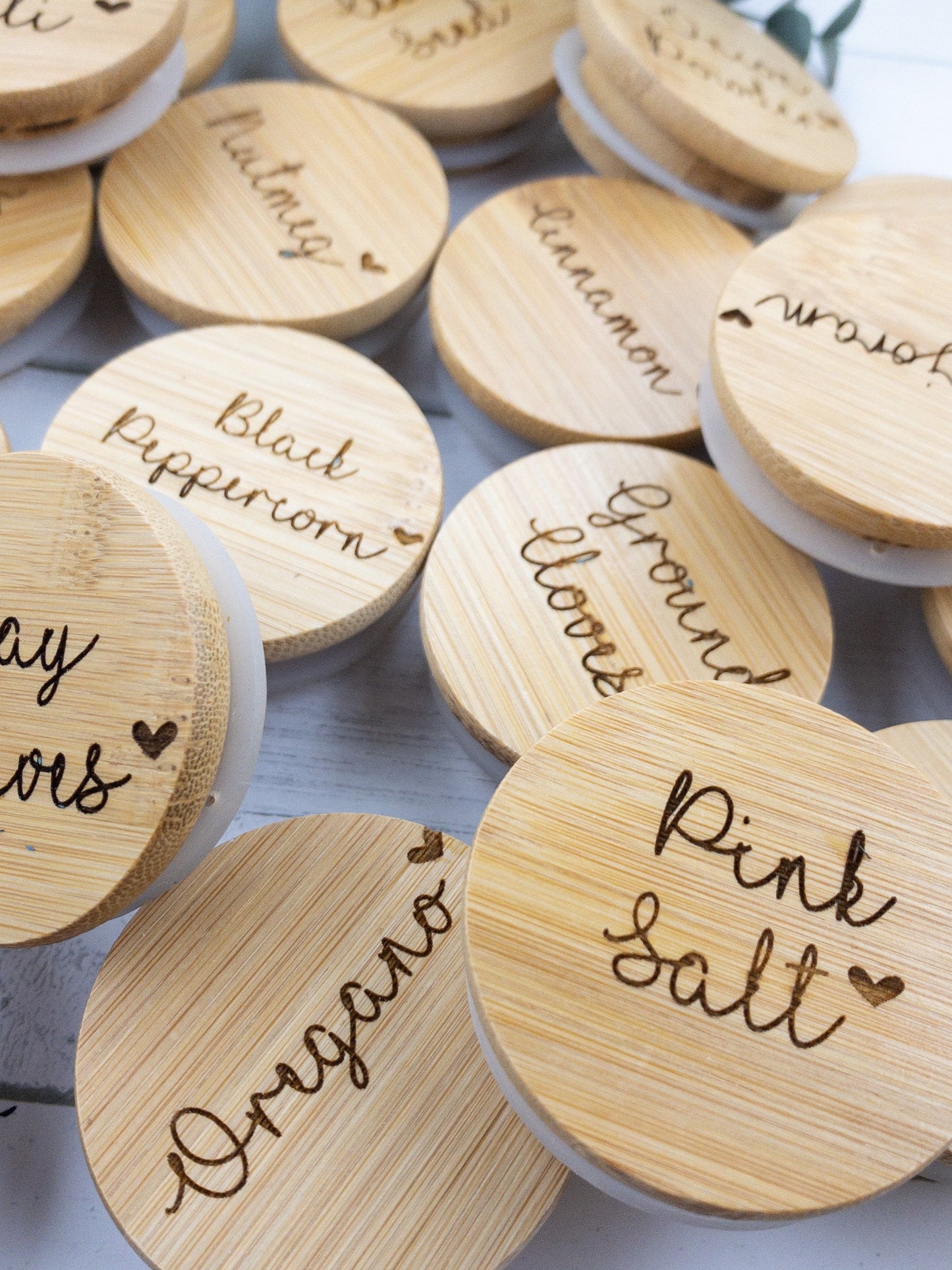 Customazible spice jars with wood lid